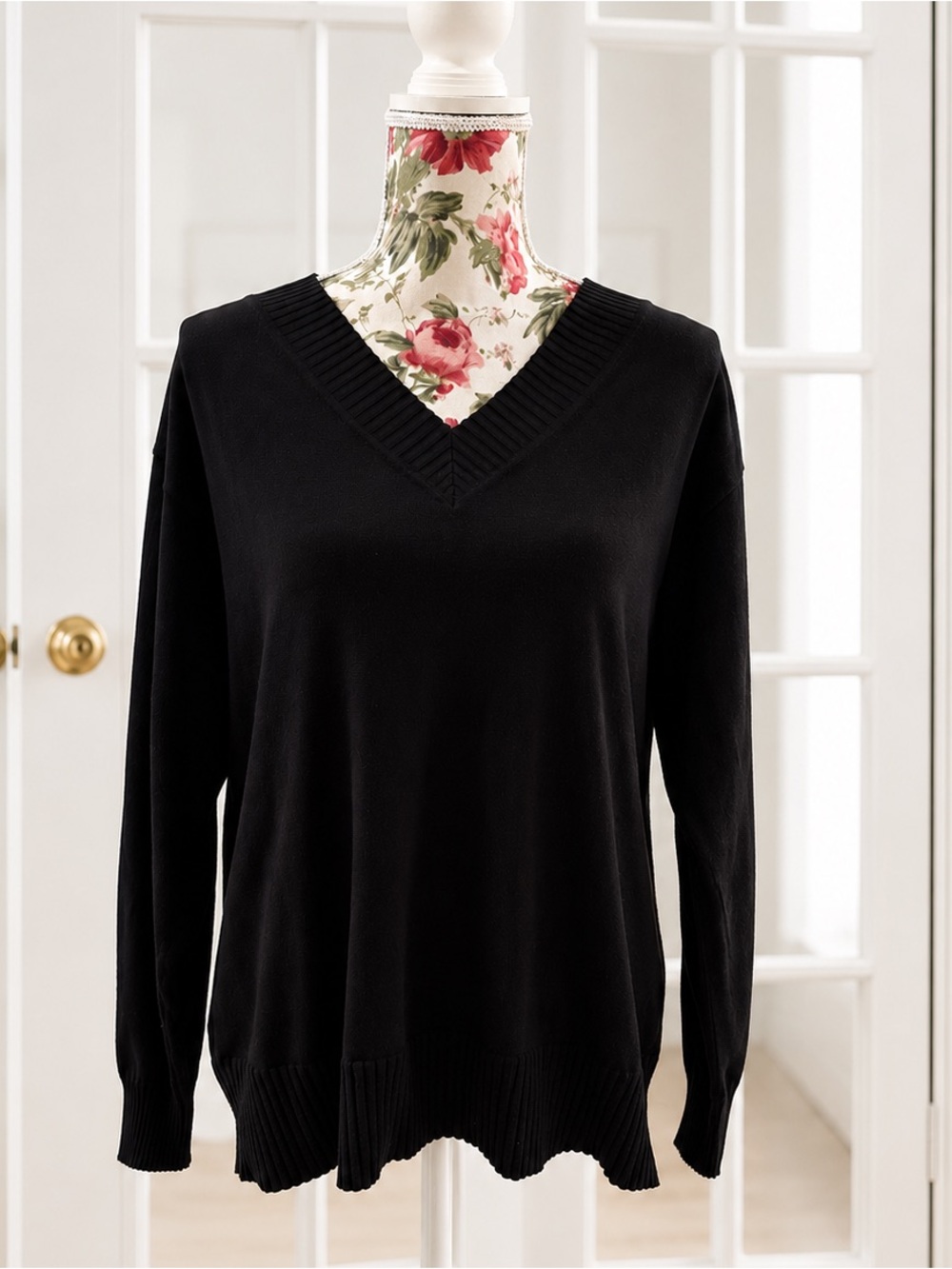 Lane Bryant Women’s Black Ribbed V-Neck Pullover Sweater Size 14/16 EUC
